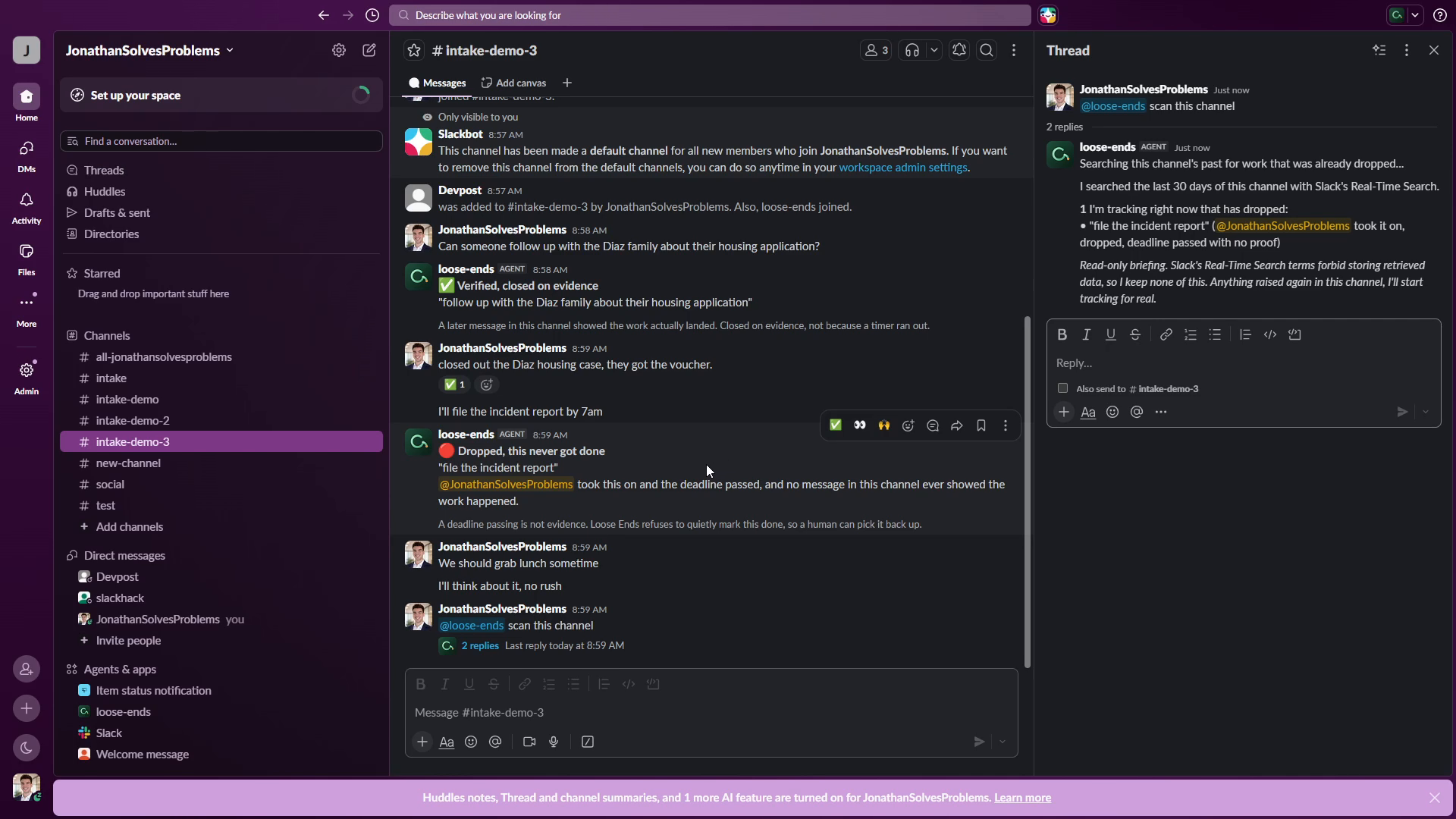 Carte briefing RTS dans Slack : « J'ai scanné #family-services jusqu'au 1er janvier et trouvé 4 demandes jamais revendiquées » suivi de 4 permaliens et de boutons Claim à un tap pour chacun