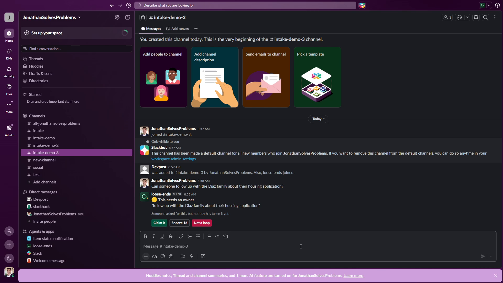Carte Block Kit dans Slack montrant une demande sans propriétaire (« faire un suivi avec la famille Diaz sur leur demande de logement ») avec quatre boutons à un tap : Claim, Done, Snooze, Dismiss