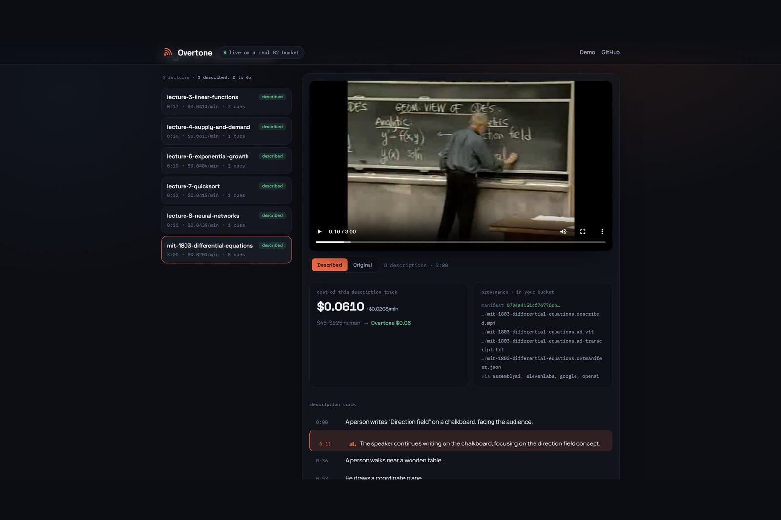 Image du cours MIT 18.03 décrit : le professeur écrit au tableau, le panneau de transcription de la piste décrite en dessous lit l'équation à voix haute en mots au lieu de simplement nommer qu'une équation est présente