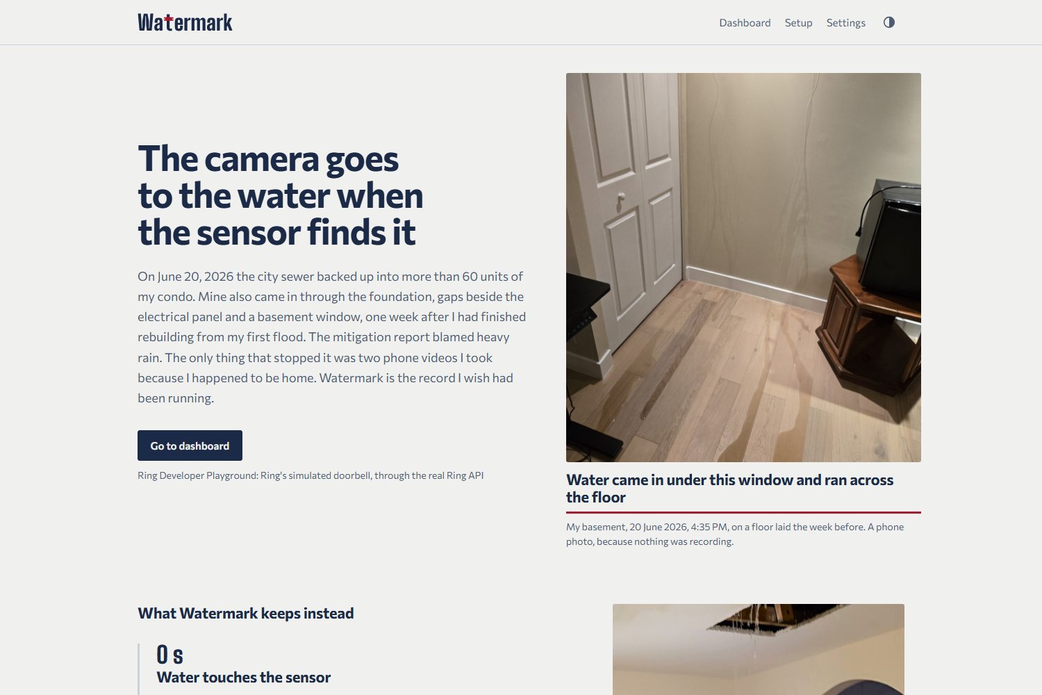 La page d'accueil de Watermark : le titre « The camera goes to the water when the sensor finds it » à côté d'une photo prise au téléphone de mon sous-sol le 20 juin 2026, avec de l'eau sur un plancher de bois posé la semaine d'avant, sous une fenêtre.